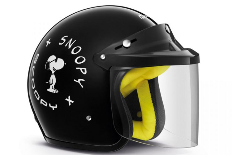 Honda Scoopy Snoopy Limited Edition 2021 chính thức được mở bán tại các đại lý tại Thái Lan ngay trong tháng 8/2021 này. Khách mua Honda Scoopy Snoopy Limited Edition 2021 còn được nhận thêm một mũ bảo hiểm cao cấp Scoopy x Snoopy màu đen bóng.