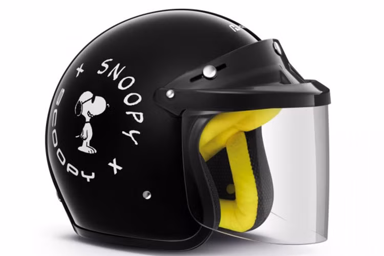 Honda Scoopy Snoopy Limited Edition 2021 chính thức được mở bán tại các đại lý tại Thái Lan ngay trong tháng 8/2021 này. Khách mua Honda Scoopy Snoopy Limited Edition 2021 còn được nhận thêm một mũ bảo hiểm cao cấp Scoopy x Snoopy màu đen bóng.