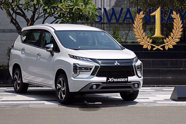  Mitsubishi Xpander: 2.370 xe Đáng chú ý, Mitsubishi Xpander tại Việt Nam có mức tăng trưởng 44% so với tháng trước, đạt 2.370 xe bán ra trong tháng 11/202. Cộng dồn doanh số từ đầu năm đến nay đã có 20.127 xe được bán ra thị trường. Giá xe Mitsubishi Xpander hiện dao động từ 555 - 688 triệu đồng cho 4 phiên bản, thuộc tầm giá "dễ chịu" nhất phân khúc MPV.