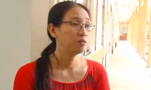 Cô Trần Thị Minh Châu mong muốn mình lại tiếp tục được đến lớp giảng dạy (Ảnh cắt từ video clip).