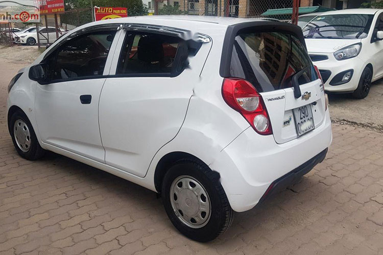 Thế nhưng, dòng xe van này hạn chế số người ngồi trên xe khi chỉ cung cấp cho bạn 2 chỗ ngồi, thay vì 4 chỗ như các dòng xe khác. Niên hạn sử dụng của dòng xe này khoảng 25 năm kể từ ngày đăng ký.