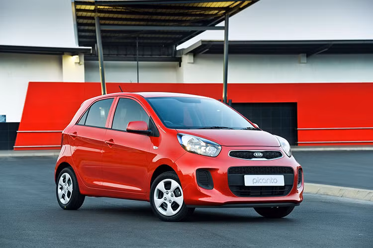 Chiếc hatchback cỡ nhỏ Kia Picanto 1.2 LS của hãng xe Hàn Quốc vốn đã quá quen thuộc trên đường phố Việt Nam với kích thước nhỏ gọn linh hoạt vừa được ra mắt tại thị trường Nam Phi không có quá nhiều thay đổi so với những phiên bản trước.