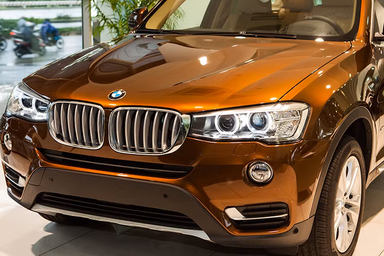 Cùng với gia tăng đáng kể về giá bán này, khách hàng mua bản đặc biệt sẽ được hưởng thêm nhiều trang bị tiện nghi, bao gồm: hệ thống hỗ trợ tiện ích đóng/mở cửa xe – Comfort Access; trang bị tiêu chuẩn gói "Trang trí cao cấp xLine" và trang bị tiêu chuẩn gói "Công Nghệ tiên phong - Innovation Package".