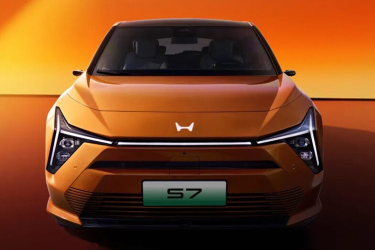 Ngoài ra Chiếc EV Honda S7 2025 mới này còn được trang bị camera thay thế gương và tay nắm cửa phẳng, góp phần tăng tính khí động học tổng thể của xe.