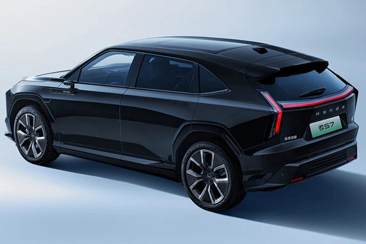 Một báo cáo từ tháng 1 cho biết các mẫu Honda sản xuất tại Trung Quốc sẽ sử dụng phần mềm hỗ trợ lái của Huawei. Ban đầu, Honda dự kiến ra mắt S7 sớm hơn, nhưng do hệ thống hỗ trợ lái ADAS chưa đáp ứng kỳ vọng của các nhà đầu tư Nhật Bản, hãng đã quyết định hoãn lịch ra mắt sang quý I/2025 để tích hợp công nghệ Huawei Qiankun ADS.