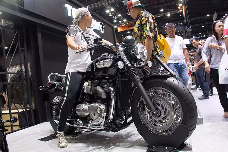 Ở phiên bản 2018, Triumph Bonneville Speedmaster có thiết kế tổng thể tương tự chiếc Bonneville Bobber hiện tại. Tuy nhiên, vẫn có những điểm nhấn riêng. Xe sở hữu bộ khung sườn tương tự Bobber, nhưng bộ khung sau hoàn toàn mới nhằm chịu lực khi chở người ngồi sau.