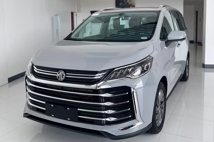 Mẫu MPV hạng trung MG G50 ra mắt Việt Nam lần đầu tiên tại triển lãm VMS 2024 vào tháng 10 năm ngoái. Hiện nay, các đại lý MG tại Việt Nam đã bắt đầu nhận cọc và dự kiến xe sẽ chính thức mở bán sau Tết Nguyên đán.