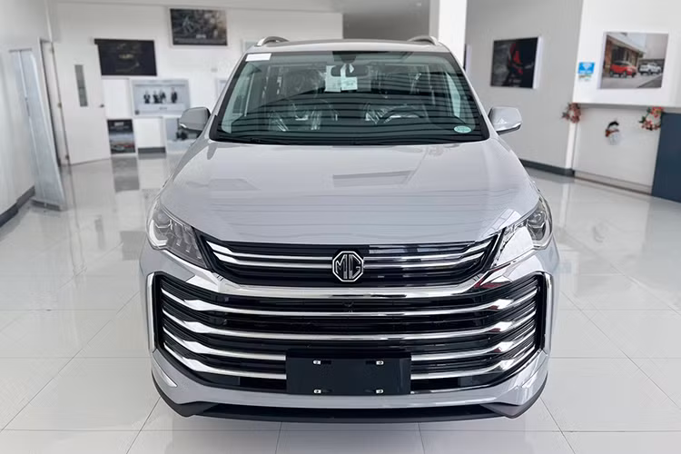 MG G50 mang thiết kế đặc trưng của dòng MPV truyền thống với kích thước tổng thể dài x rộng x cao lần lượt là 4.825 x 1.825 x 1.778 mm, chiều dài cơ sở đạt 2.800 mm.