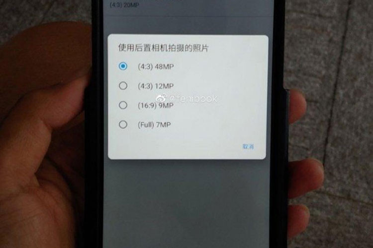 Ảnh chụp mặt trước xác nhận đó quả thực là một chiếc Nokia, và một ảnh chụp màn hình với ứng dụng camera đang mở cho thấy người dùng có thể chọn giữa ống kinh góc rộng thông thường và góc siêu rộng.