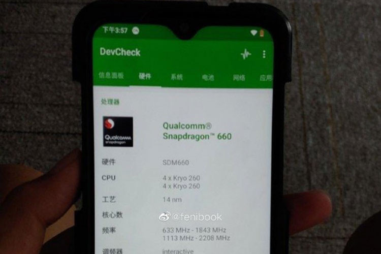 Ống kính thứ 3 ở mặt lưng có lẽ là cảm biến phát hiện chiều sâu, giúp tạo ra những hiệu ứng như bokeh hoặc dùng trong các ứng dụng AR.