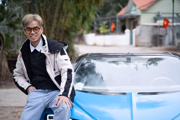 Sở dĩ chiếc Bugatti Chiron tự chế của nhóm bạn trẻ Việt Nam thu hút sự chú ý vì được tạo ra từ con số 0. Trong khi đó, những chiếc Bugatti Chiron tự chế khác trên thế giới thường được tạo ra từ một chiếc ôtô có sẵn.