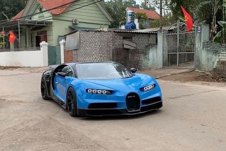 Cuối cùng là công đoạn lắp thân vỏ lên xe và hoàn thiện cho thật đẹp. Tương tự Bugatti Chiron, chiếc xe tự chế này cũng có lưới tản nhiệt hình móng ngựa, bộ khuếch tán sau và ống xả đặt giữa.