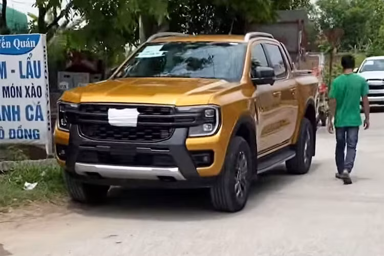 Hiện tại, Ford Ranger vẫn đang là sản phẩm bán chạy nhất phân khúc xe bán tải. Dù cho thông tin về việc thế hệ mới sắp ra mắt đã được truyền tải rộng rãi. Trong tháng 6/2022 vừa qua, Ford Ranger tại Việt Nam ghi nhận doanh số đạt 1.410 xe, bán chạy thứ 2 toàn thị trường chỉ sau Toyota Corolla Cross. 
