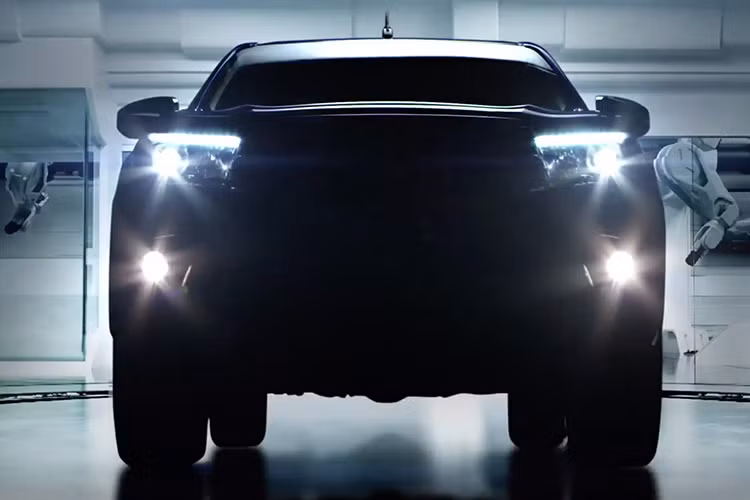 Nếu tính công suất riêng (công suất/1 lít dung tích) và mô men xoắn riêng (mô men xoắn/1 lít dùng tích) thì hai thế hệ động cơ mới của Toyota cao hơn so với hầu hết các loại động cơ của những mẫu pick-up đang bán trên thị trường Việt Nam hiện nay.