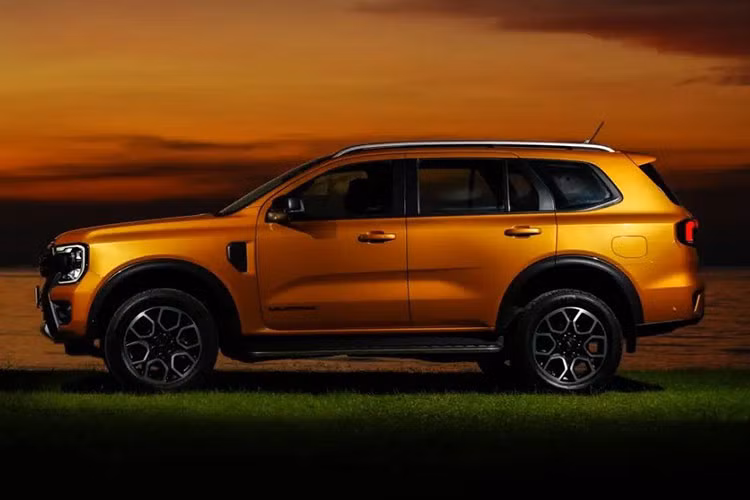 Tuy nhiên, theo nhân viên tư vấn bán hàng tại đại lý, Ford Everest Wildtrak 2023 dành cho Việt Nam không dùng động cơ diesel V6, tăng áp, dung tích 3.0L như xe ở thị trường New Zealand.