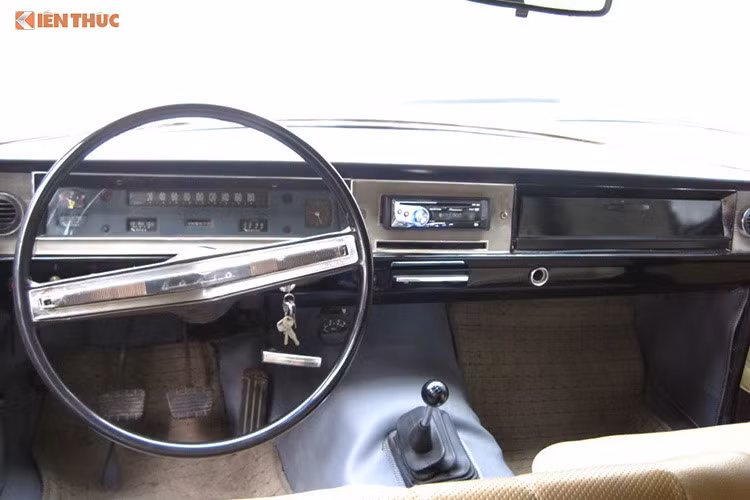 Hình ảnh của những chiếc xe Volga thời điểm đó luôn gắn liền với niềm tự hào theo quan niệm “một người làm quan cả họ được nhờ”. Chính vì vậy nên thời ấy nhà nào có người làm quan to đi Volga thì rất "oách", người thân được thơm lây.