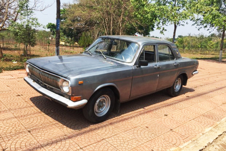 Không có nhiều tiện nghi như các dòng xe khác nhưng Volga vẫn đem lại sự thoải mái cho người sử dụng bởi khoảng không khá rộng bên trong xe. Các thiết bị tiện nghi không nhiều, nhưng lại là quá đủ vào thời điểm đó.