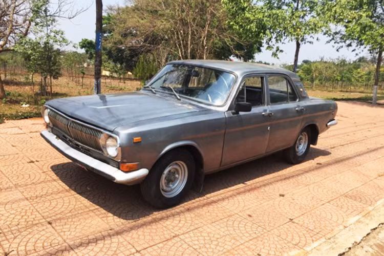 Không có nhiều tiện nghi như các dòng xe khác nhưng Volga vẫn đem lại sự thoải mái cho người sử dụng bởi khoảng không khá rộng bên trong xe. Các thiết bị tiện nghi không nhiều, nhưng lại là quá đủ vào thời điểm đó.