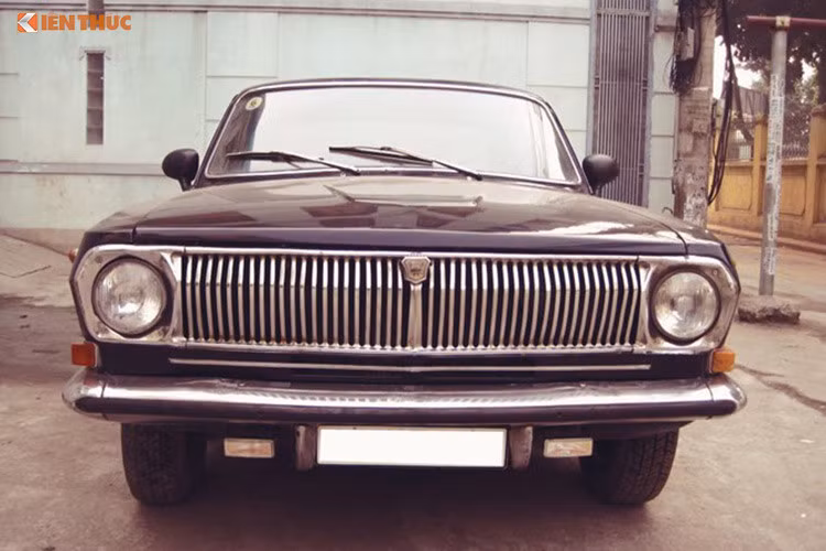 Dòng xe sang Volga đánh dấu sự ra đời của mình bằng mẫu Volga M-21. Đây là mẫu xe thành công cho thấy sự chuyển mình cạnh tranh của các dòng xe Xô Viết với các dòng xe của phương Tây. Mẫu Volga M-21 đầu tiên là phiên bản hiếm nhất và có giá trị rất cao với các nhà sưu tập.