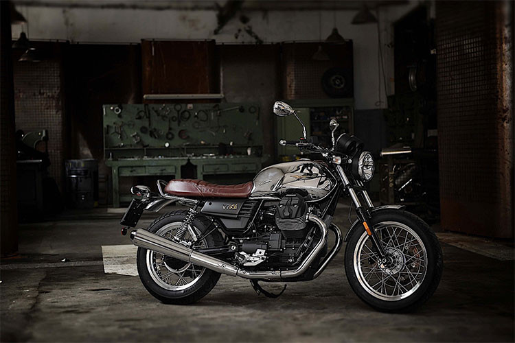 Là phiên bản cơ sở của Moto Guzzi mới nhất hiện nay, mẫu xe môtô V7 III sở hữu phong cách hoài cổ (retro), vẻ bề ngoài của xe có thiết kế mang đậm phong cách những chiếc môtô từ thập niên 60-70, mang phong cách đầy thanh lịch nhưng phóng khoáng và "phong trần" đậm chất Ý.