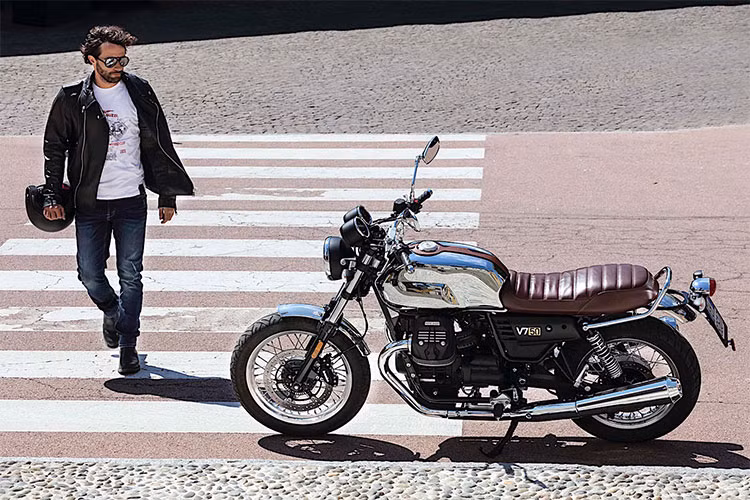 Động cơ của xe là loại V-Twin với đầu xylanh quay ngang, gần giống với dòng máy Boxer của BMW. Động cơ này có dung tich xy lanh 744cc, làm mát bằng không khí, sản sinh công suất 52 mã lực tại tua máy 6.200 vòng/phút và mômen xoắn cực đại 60 Nm tại tua máy 4.900 vòng/phút. Đi kèm là hệ thống phun xăng điện tử và hộp số 6 cấp.