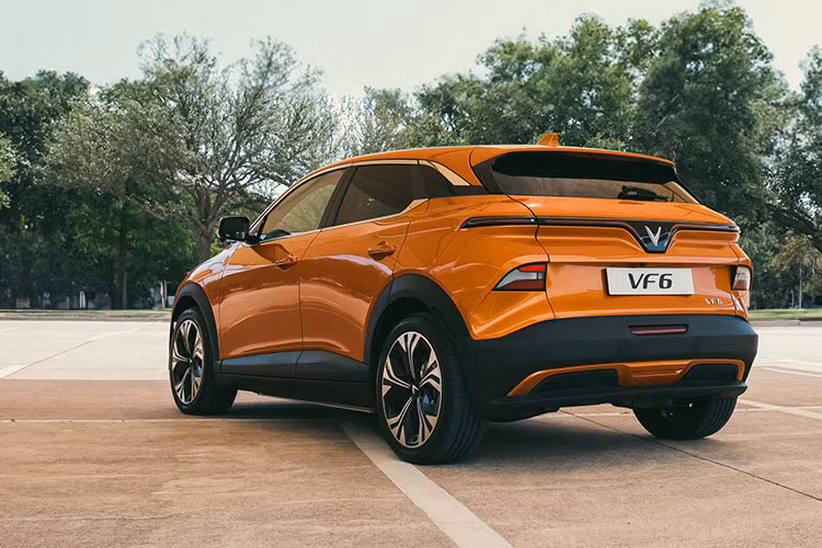 Kể từ ngày 20/10/2023, khách hàng có thể đặt cọc mua xe Vinfast VF6 2024 mới tại các showroom, nhà phân phối VinFast trên toàn quốc hoặc qua website https://reserve.vinfastauto.com để được hưởng ưu đãi đặc biệt hấp dẫn dành cho khách hàng tiên phong