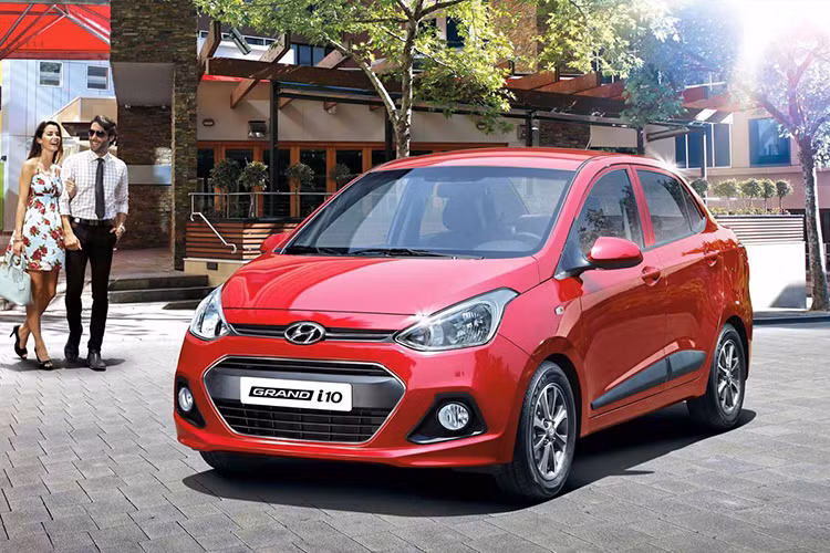 Giá xe Hyundai Grand i10 tại Việt Nam hiên bán ra với 3 phiên bản gồm; Grand i10 1.2MT Base: 355 triệu đồng, Grand i10 1.2MT: 395 triệu đồng, Grand i10 1.2AT: 420 triệu đồng