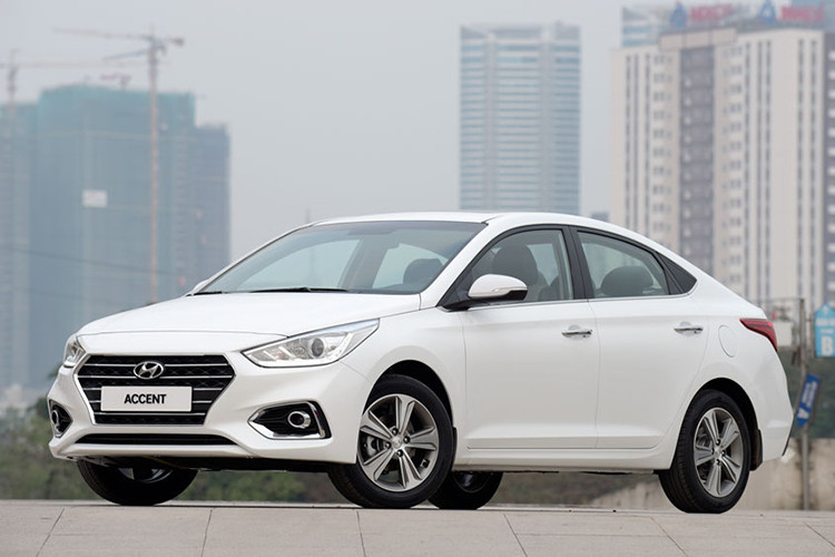 Hiện tại, Hyundai Accent đang được bán ra thị trường với 4 phiên bản và có giá bán lần lượt: Accent 1.4 MT Base: 435 triệu đồng, Accent 1.4 MT: 480 triệu đồng, Accent 1.4 AT: 509 triệu đồng, Accent 1.4 AT đặc biệt: 550 triệu đồng. Mặc dù ra mắt thế hệ mới, tuy nhiên Hyundai Accent vẫn chưa hoàn toàn nâng cấp động cơ.