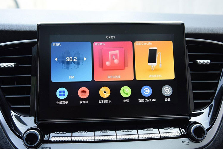 Hyundai Accent 2020 tại Trung Quốc còn có cụm điều khiển trung tâm mới. Ngay cả cửa gió điều hòa nằm ở 2 góc của mặt táp-lô cũng đã được thay đổi thiết kế. Ngoài ra, Accent 2020 mới còn có cụm điều khiển trung tâm mới. Ngay cả cửa gió điều hòa nằm ở 2 góc của mặt táp-lô cũng đã được thay đổi thiết kế.