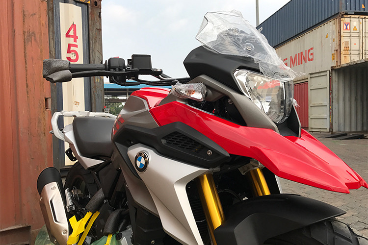 G310GS mới là kết quả từ sự hợp tác giữa hãng xe xứ Bavaria và TVS của Ấn Độ. Chiếc chiếc xe đa dụng cỡ nhỏ này lấy cảm hứng từ đàn anh môtô phân khối lớn R1200GS, thuộc thế hệ môtô phân khối nhỏ với mức giá cạnh tranh đầu tiên của nhà sản xuất BMW Motorrad đến từ Đức.