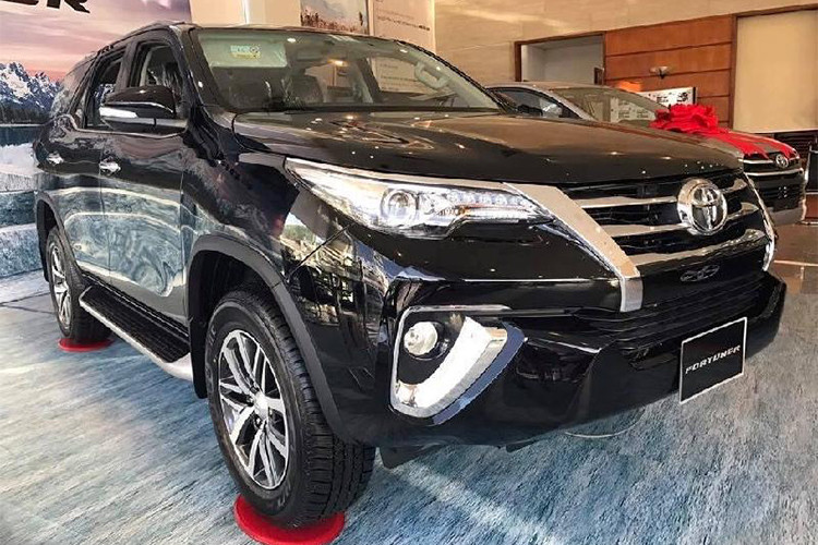 Nguyên nhân trực tiếp Toyota Fortuner sụt giảm doanh số được lý giải do Nghị định 116 ban hành về quy định nhập khẩu ôtô đã ảnh hưởng trực tiếp đến xe nhập khẩu về Việt Nam trong đó có Fortuner bởi mẫu xe này nhập từ Indonesia - chính vì vây, trong tháng 2/2018 vừa qua xe chỉ có 3 xe bán ra do "khan hàng" đi kèm mức "kênh giá" từ đại lý.