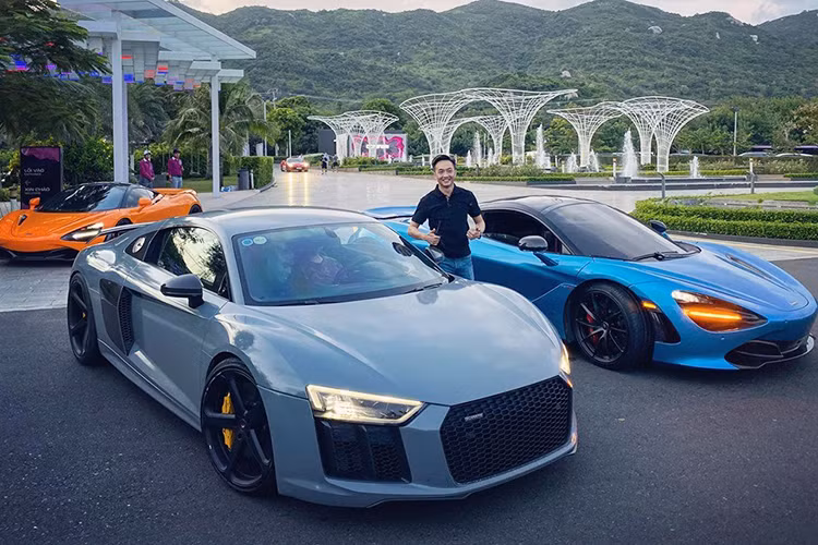 Ngoài bộ ba siêu xe McLaren 720S, dàn siêu xe xuống Vũng Tàu còn có Audi R8 V10 Plus từng của Cường Đô la nay đã được thay áo sang màu xám xi măng, Aston Martin DB11 V8 và còn có cả mẫu xe thể thao mui trần Chevrolet Corvette C7 Stingray.