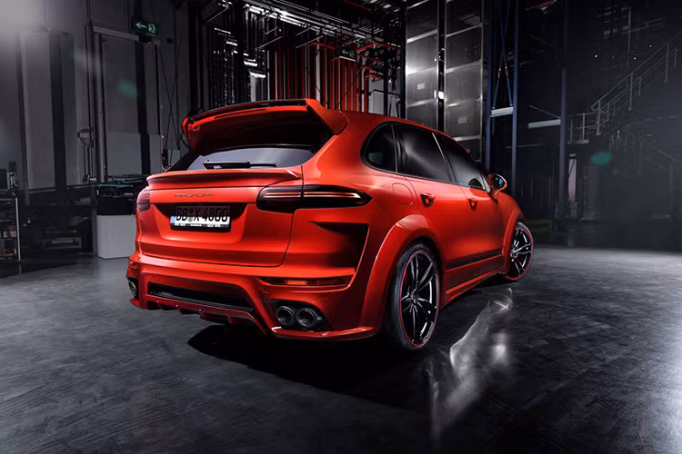 Một bộ la-zăng mới, một cánh gió được đặt ở phần phía sau mui xe, bộ tản gió mới cũng được lắp đặt thêm.