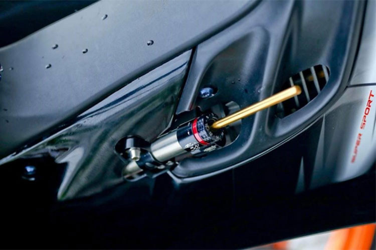 Đối với các dòng xe thiên về tốc độ như chiếc Yamaha Z125 2 kỳ độ này, việc chống sàng lắc cho đầu xe là điều được ưu tiên cần phải khắc khục ngay - Nắm bắt được thiếu sót đó trên xe zin mà chủ nhân của nó đã trang bị thêm trợ lực Matris nhằm hạn chế các tình trạng nói trên.