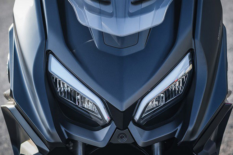 Dù là những người trẻ theo đuổi thời trang và sự năng động hay những người trưởng thành yêu thích đề cao tính thực dụng đều có thể tìm thấy nét quyến rũ riêng ở chiếc maxi-scooter QJMotor Fort 350GT.