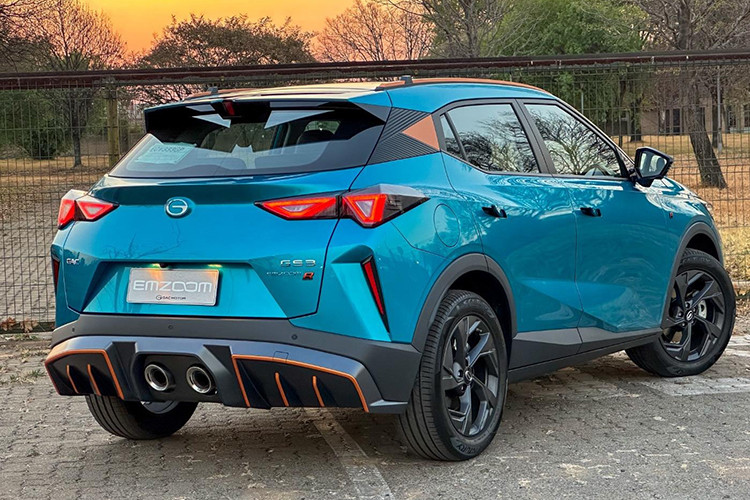 Về an toàn, phiên bản cao cấp nhất của GAC GS3 sở hữu 6 túi khí, phanh tay điện tử, hỗ trợ xuống dốc, cùng gói công nghệ ADAS với các tính năng như ga tự động thích ứng, cảnh báo lệch làn, hỗ trợ giữ làn, cảnh báo tiền va chạm, phanh khẩn cấp, hỗ trợ lái xe trong tắc đường và nhận diện biển báo giao thông.