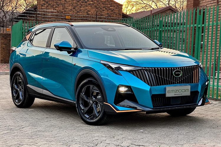 Hiện tại, giá xe GAC GS3 2025 chưa được hé lộ chính thức. Mẫu xe này đang được lắp ráp tại nhà máy ở Quảng Châu (Trung Quốc) và Kuala Lumpur (Malaysia). Dù chưa rõ xe nhập khẩu về Việt Nam sẽ đến từ đâu, nhưng Malaysia có thể là nguồn cung khả thi hơn.