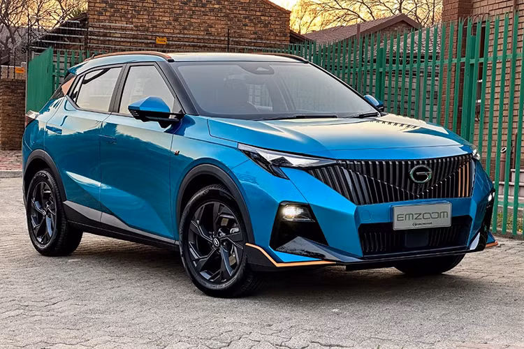 Hiện tại, giá xe GAC GS3 2025 chưa được hé lộ chính thức. Mẫu xe này đang được lắp ráp tại nhà máy ở Quảng Châu (Trung Quốc) và Kuala Lumpur (Malaysia). Dù chưa rõ xe nhập khẩu về Việt Nam sẽ đến từ đâu, nhưng Malaysia có thể là nguồn cung khả thi hơn.