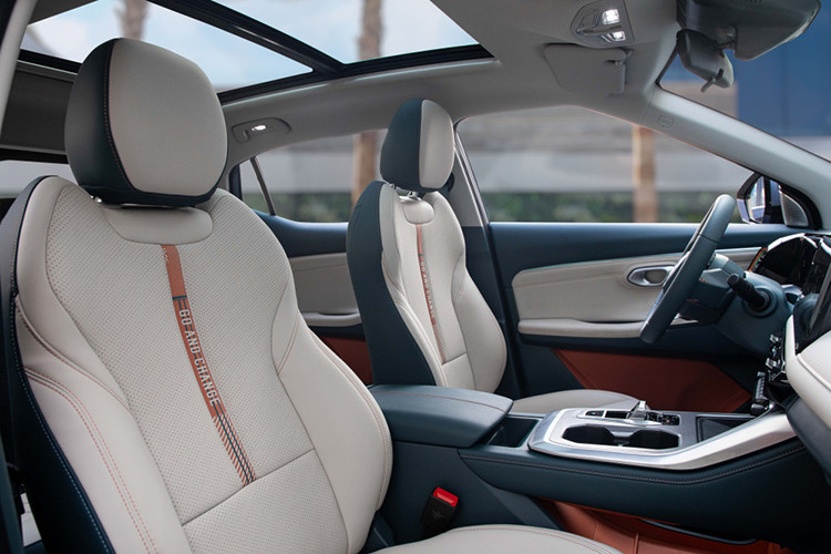 Dưới nắp ca-pô, GAC GS3 được trang bị động cơ xăng 1.5L tăng áp, sản sinh công suất 174 mã lực và mô-men xoắn 270 Nm. Xe sử dụng hộp số tự động ly hợp kép 7 cấp và hệ dẫn động cầu trước.