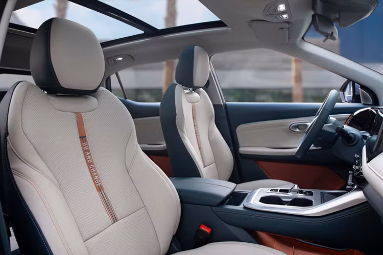 Dưới nắp ca-pô, GAC GS3 được trang bị động cơ xăng 1.5L tăng áp, sản sinh công suất 174 mã lực và mô-men xoắn 270 Nm. Xe sử dụng hộp số tự động ly hợp kép 7 cấp và hệ dẫn động cầu trước.