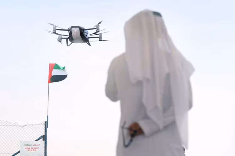 Xe oto bay Trung Quoc hon 3 ty dong chao hang cac dai gia Dubai-Hinh-2