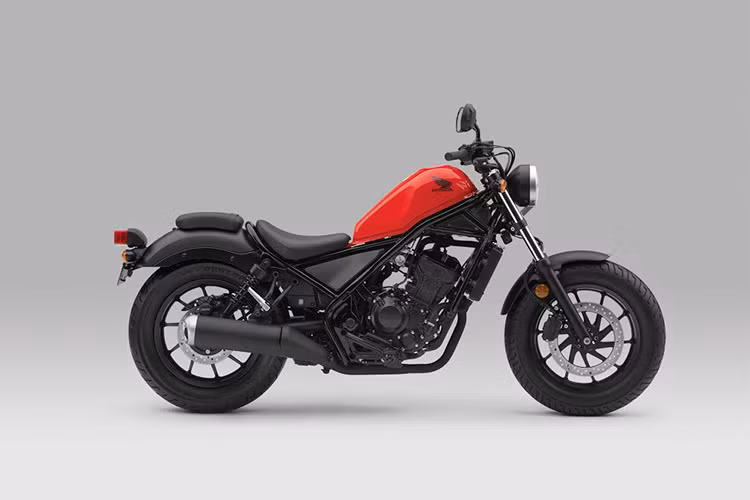 Được định vị là một chiếc xe linh hoạt phù hợp với những tay lái có kinh nghiệm và cả những người mới lái, động cơ của Rebel 300 tiếp tục được thiết kế tối ưu giúp mang lại sức mạnh phù hợp cho nhu cầu sử dụng khác nhau của đa dạng các đối tượng khách hàng tại thị trường Việt Nam.