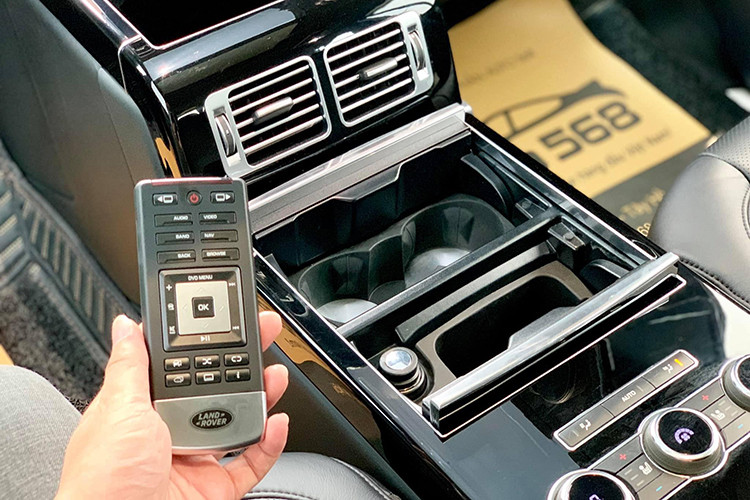 Xe được trang bị các hệ thống hiện đại như; chống bó cứng phanh ABS, phân bổ lực phanh điện tử EBD, cân bằng điện tử DSC, tay lái trợ lực điện tử EPAS, điều khiển lực kéo điện tử ETC, hỗ trợ phanh khẩn cấp/xuống dốc EBA và HDC, ổn định xe khi chuyển hướng CBC...