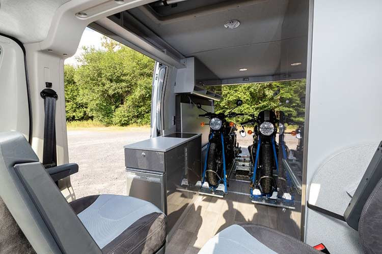 Giá nhà di động Citroen Jumper Biker Solution khoảng 51.750 USD (khoảng 1,2 tỷ đồng). Được phát triển từ nên tảng chiếc Jumper L3H2, xe sử dụng khối động cơ diesel BlueHDi có công suất 157 mã lực. Các tính năng an toàn trên xe bao gồm hệ thống định vị, hệ thống hỗ trợ đỗ xe, hệ thống hỗ trợ khởi hành ngang dốc và kiểm soát lực kéo.