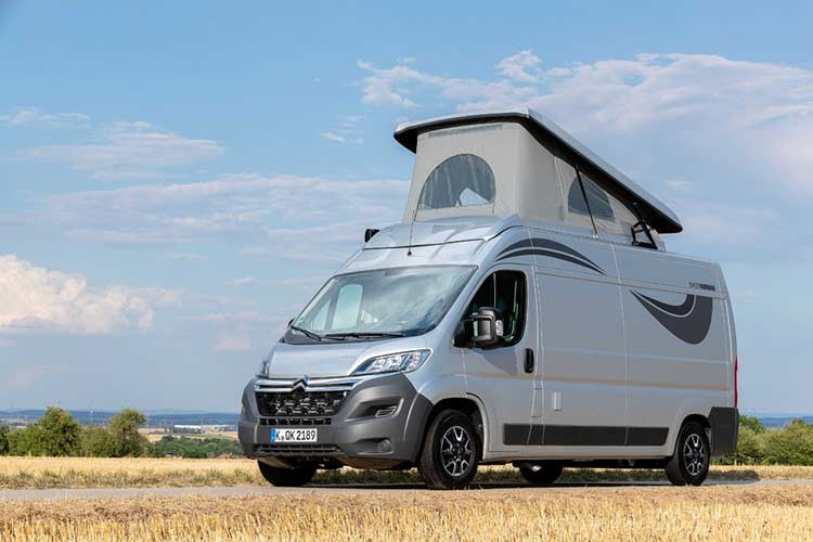Nhắm đến một mẫu xe cắm trại và hậu cần cho những chuyến chạy tour đường trường của các bikers, mẫu nhà di động Citroen camper van mang tên Jumper Biker Solution với hệ thống tời điện và ray giúp đưa hai chiếc xe phân khối lớn lên thùng sau một cách dễ dàng mà vẫn đủ không gian sinh hoạt, ăn uống và ngủ nghỉ cho 4 người.