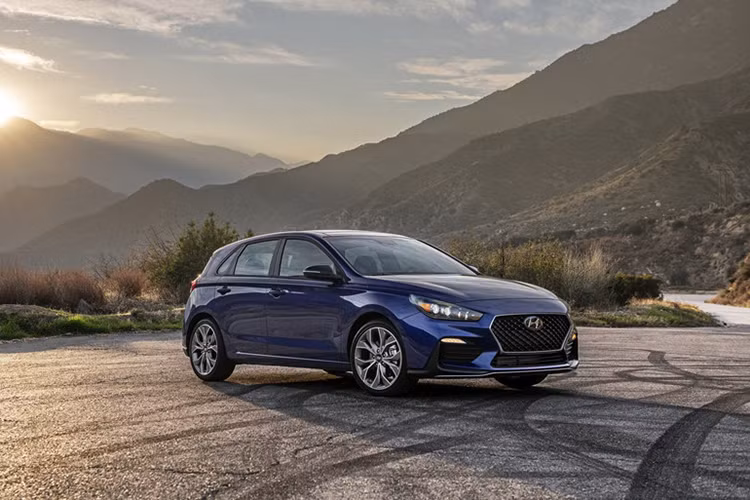 Hãng xe ôtô Hàn Quốc - Huyndai đã chính thức giới thiệu mẫu hatchback Hyundai Elantra GT N Line 2019 tại Triển lãm ôtô Detroit, đánh dấu sự ra mắt của mẫu xe thể thao mới của hãng tại thị trường Mỹ.