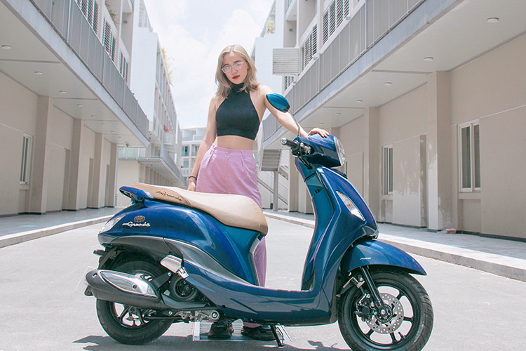 Mẫu xe ga tiết kiệm nhiên liệu này đã và đang khẳng định được vị thế của một trong những xe tay ga đẳng cấp tại Việt Nam hiện nay. Giá xe Yamaha Grande mới hiện có mức bán ra chính hãng hấp dẫn từ 41,99 triệu đồng đồng đến 50 triệu đồng đồng/xe tùy từng phiên bản.