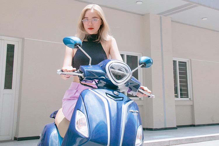 Ngoài ra, hệ thống Stop &amp; Start System tự động ngắt động cơ khi dừng và tái khởi động khi tăng ga, với 2 chế độ thông thường và đường đông giúp tiết kiệm nhiên liệu tới 7% (trong điều kiện thử nghiệm của Yamaha). Hệ thống chống bó cứng phanh ABS giúp xe có khả năng điều chỉnh lực phanh khi phanh gấp hoặc đường trơn ướt, giúp hạn chế hiện tượng trượt bánh nguy hiểm, tăng độ an toàn cho người lái.