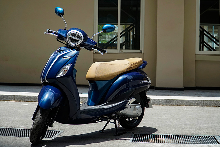 Tiếp nối thành công, vào năm 2018 Yamaha Motor Việt Nam đã giới thiệu Grande Hybrid với nhiều cải tiến về thiết kế, mang đậm phong cách Châu Âu cho phái nữ. Mẫu xe Yamaha Grande Hybrid mới đã khẳng định được vị thế của một trong những xe tay ga đẳng cấp tại Việt Nam.