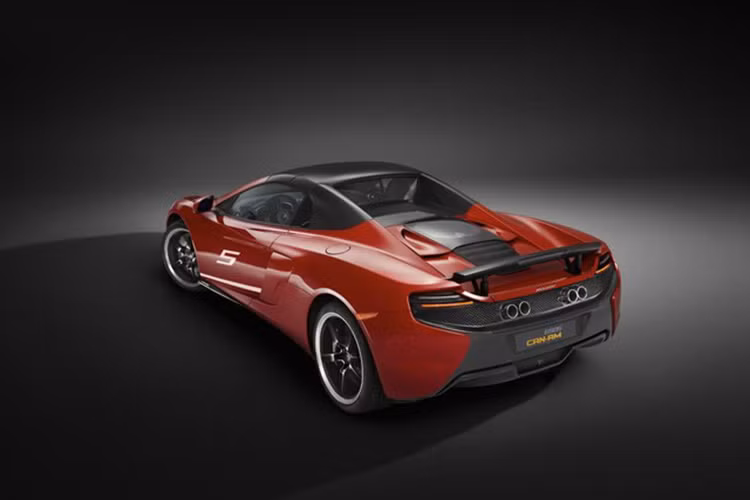 Đáng tiếc, McLaren 650S Spider Can-Am 50th không có gì thay đổi ở động cơ. Xe vẫn sử dụng động cơ V8, tăng áp kép, dung tích 3,8 lít, sản sinh công suất tối đa 650 mã lực và mô-men xoắn cực đại 678 Nm.